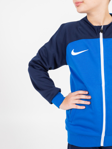    Nike /  3