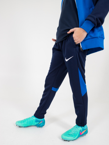    Nike /  4
